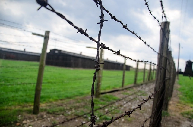 Sen o ucieczce z obozu koncentracyjnego lub jenieckiego